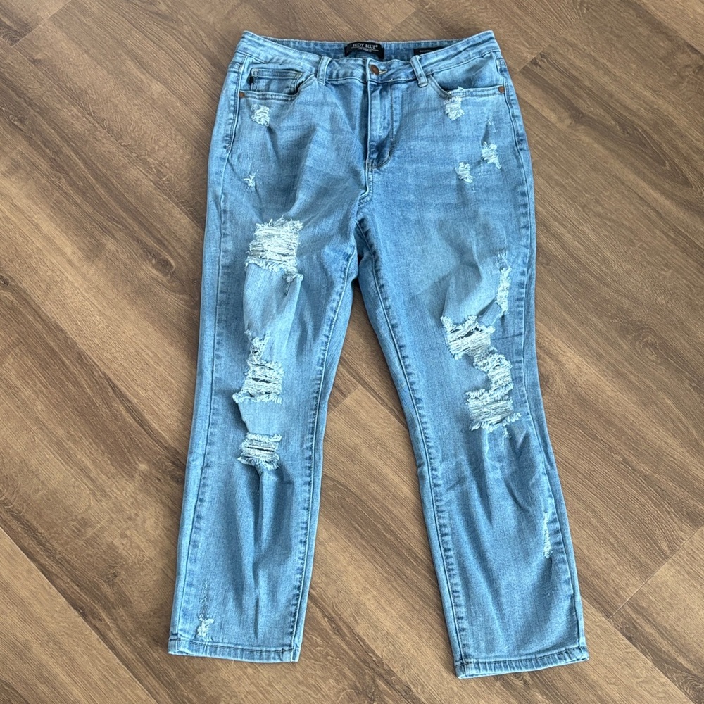 Judy Blue Light Blue Distressed boyfriend fit jeans